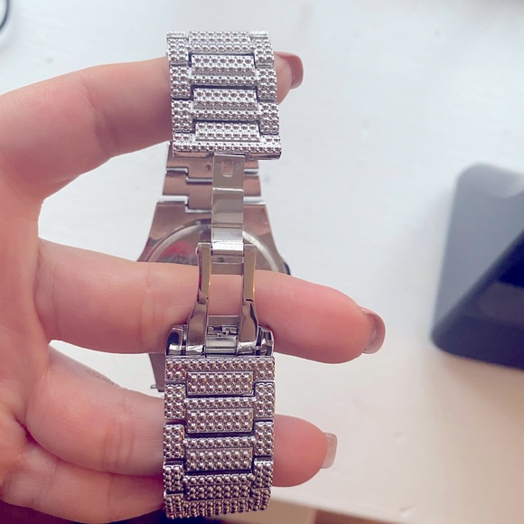 Silver Watch- Unisex - Picture 4 of 5